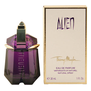 Alien is powerful, radiant and gripping. Its enigmatic scent reveals a spectacular femininity, a universal call to be extraordinary. A woody and solar fragrance, Alien Eau de Parfum is a radiant talisman with enveloping and mysterious warmth.