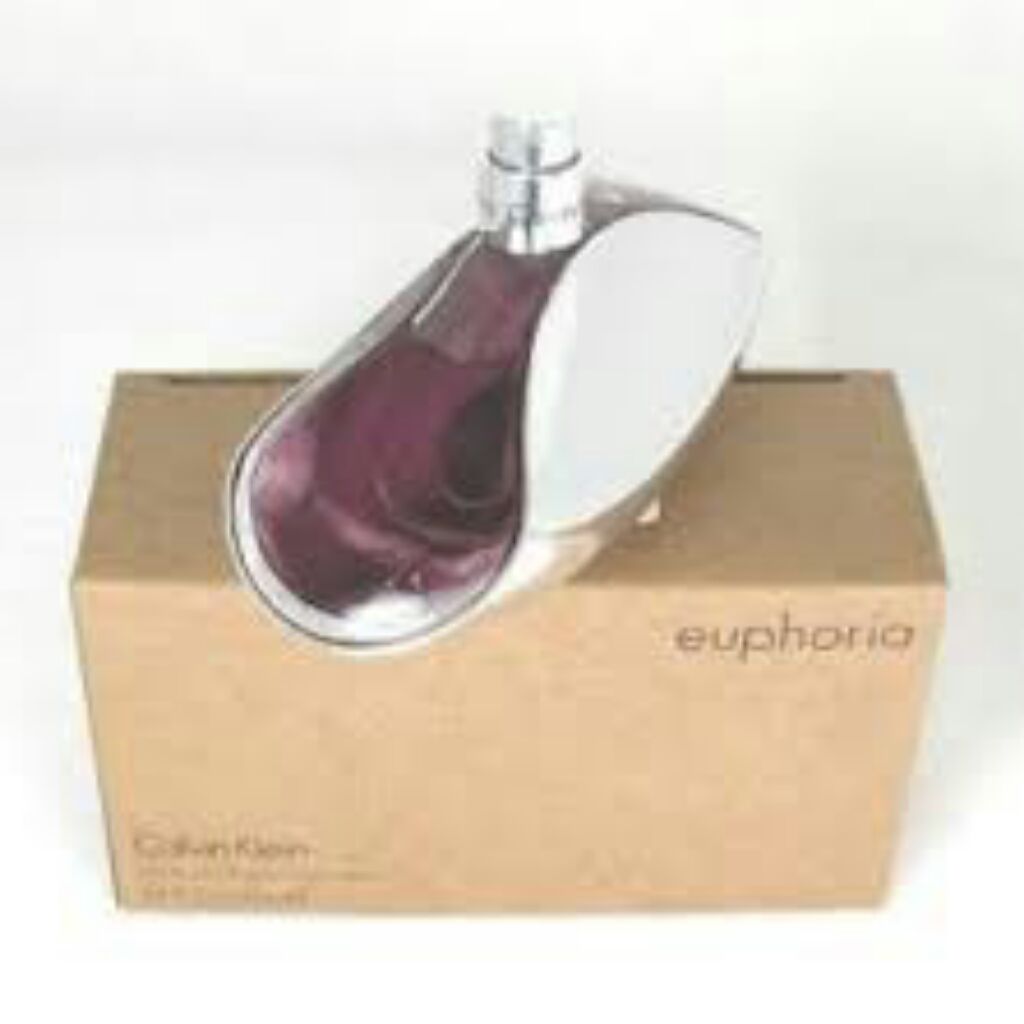 Enhance your allure with the sweet scent of fresh flowers by wearing Euphoria by Calvin Klein.  Notes: Containing notes of black violet, pomegranate, black orchid, mahogany wood, persimmon, and lotus blossom, this perfume for women is perfect for romantic nights out with that special someone.